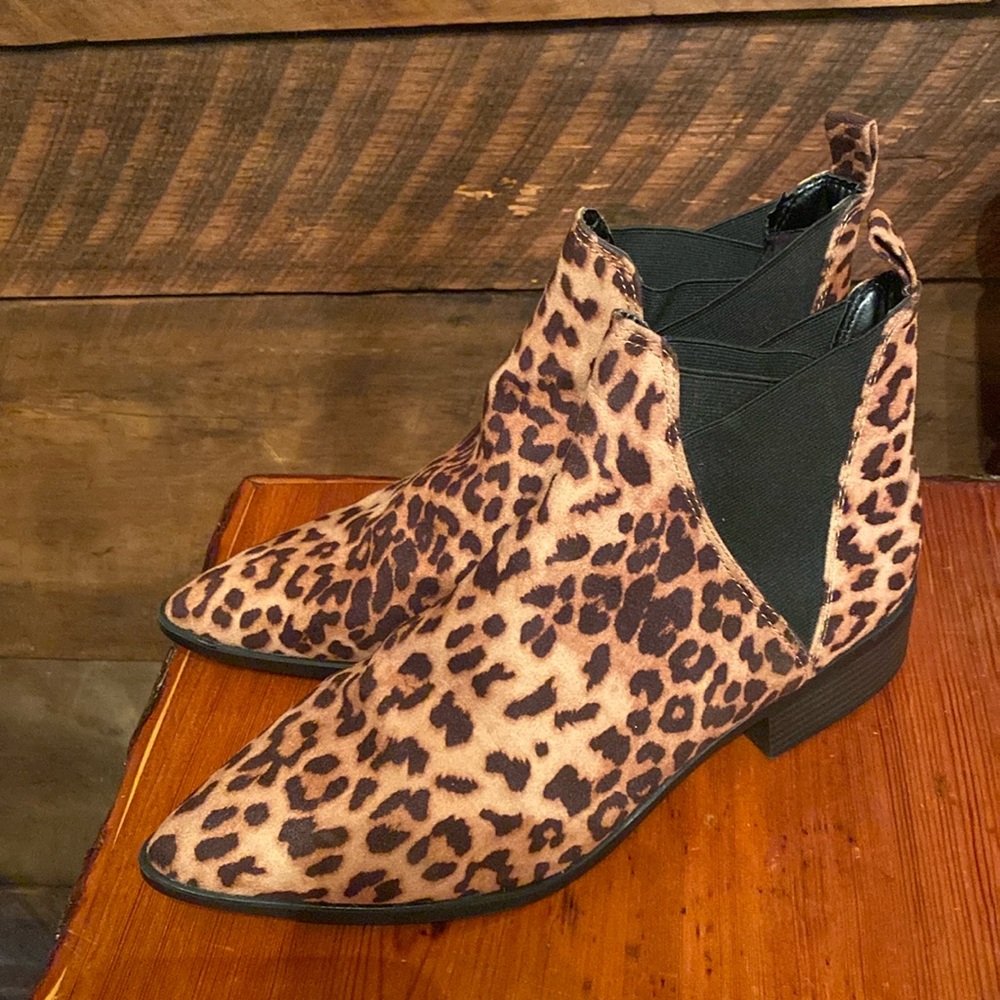 Women’s 9.5 animal print boots